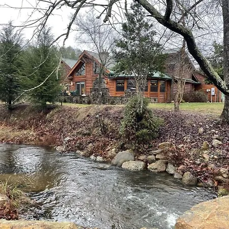 Deluxe Parkland Cabin - Pet And Motorcycle Friendly Home